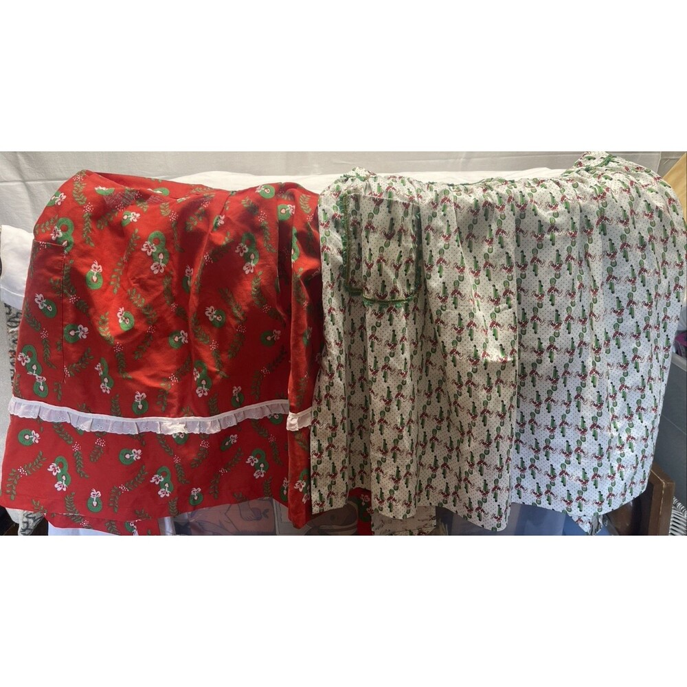 Vintage Kitchen Full Aprons Lot 2 Wreaths Berries Nutcracker Christmas Holiday